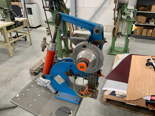 Falsoni f401 pneumatische nietmachine - afbeelding 2 van  4