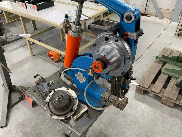 Falsoni f401 pneumatische nietmachine - afbeelding 1 van  6