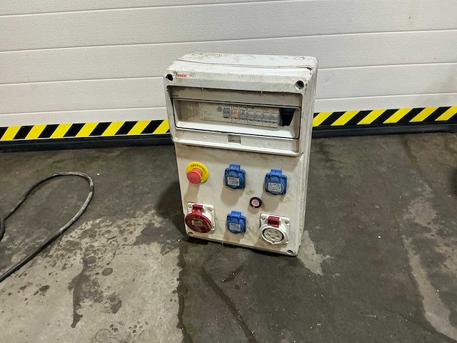 Famatel distri doorstroom verdeelbord - afbeelding 1 van  4