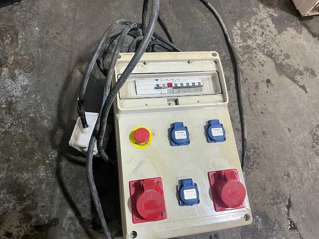 Famatel distri doorstroom verdeelbord - afbeelding 2 van  2