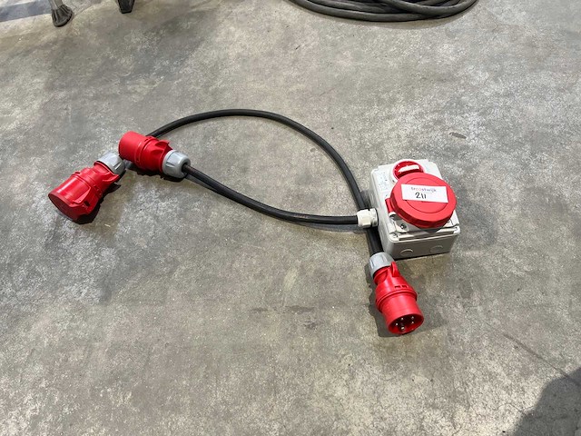 Famatel type g/12 32a krachtstroom splitter / verdeeldoos - afbeelding 1 van  2