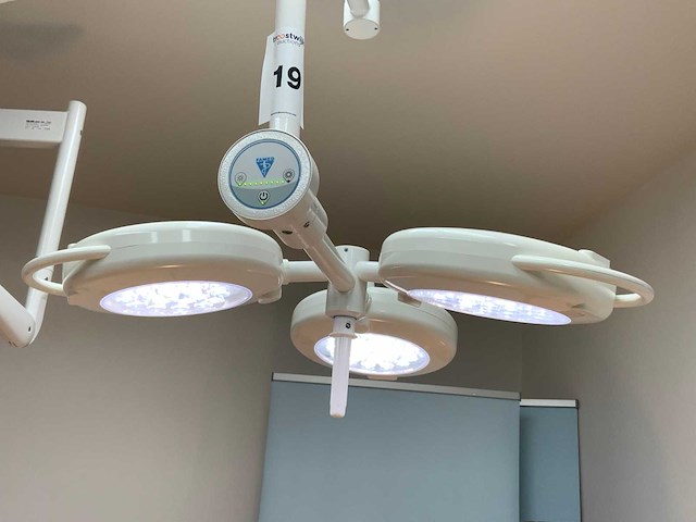 Famed operatielamp - afbeelding 2 van  12