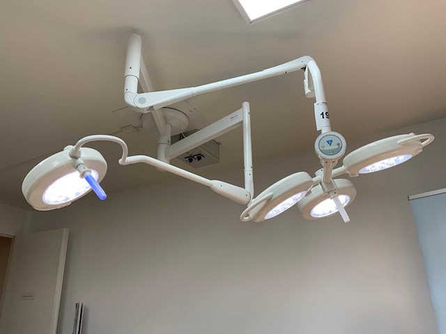 Famed operatielamp - afbeelding 1 van  12