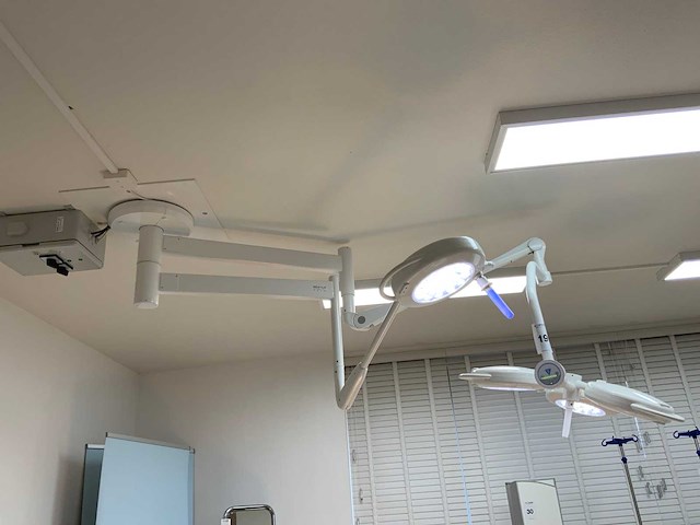 Famed operatielamp - afbeelding 6 van  12