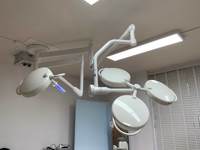 Famed operatielamp - afbeelding 8 van  12