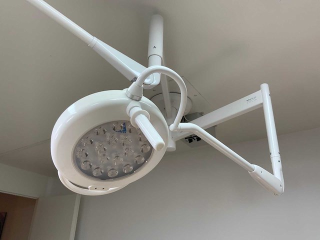 Famed operatielamp - afbeelding 11 van  12