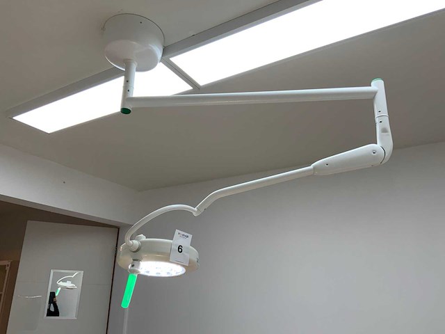 Famed operatielamp - afbeelding 1 van  3