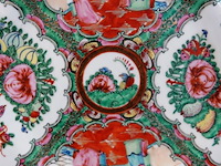 Famille rose medallion-stijl chinees porseleinen wandbord - afbeelding 3 van  5