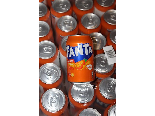 Fanta. 9 trays a 24 blikken 0,33l. totaal 216 blikken. tht 7-26. bod is inclusief 32,40 euro statiegeldwaarde - afbeelding 2 van  2