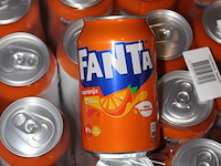 Fanta. 9 trays a 24 blikken 0,33l. totaal 216 blikken. tht 7-26. bod is inclusief 32,40 euro statiegeldwaarde - afbeelding 2 van  2