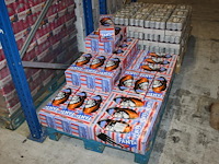 Fanta chucky. 27 trays a 12 blikken 0,33l. totaal 324 blikken. tht 5-26.