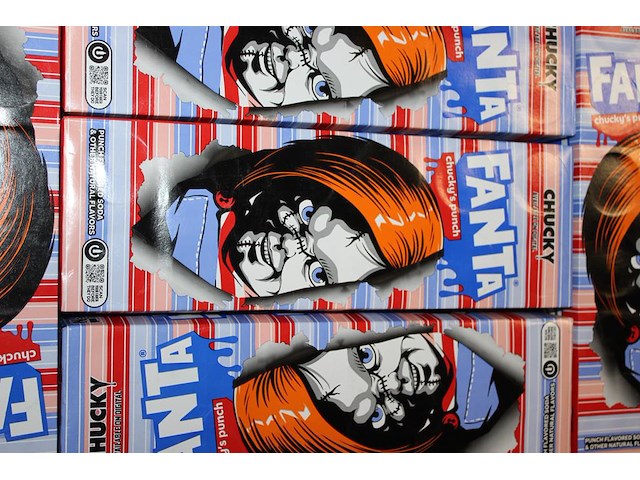 Fanta chucky. 27 trays a 12 blikken 0,33l. totaal 324 blikken. tht 5-26. - afbeelding 2 van  2