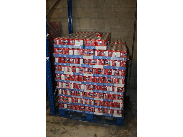 Fanta fruit twist. 87 trays a 24 blikken 0,33l. totaal 2088 blikken. tht 4-26. bod is inclusief 313,20 euro... - afbeelding 2 van  3
