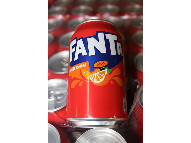 Fanta fruit twist. 87 trays a 24 blikken 0,33l. totaal 2088 blikken. tht 4-26. bod is inclusief 313,20 euro... - afbeelding 3 van  3