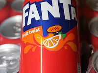 Fanta fruit twist. 87 trays a 24 blikken 0,33l. totaal 2088 blikken. tht 4-26. bod is inclusief 313,20 euro... - afbeelding 3 van  3