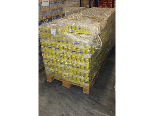 Fanta lemon blikjes. 62 trays 24x330ml. totaal 1488 stuks. bod is inclusief 223,20 euro statiegeldwaarde th... - afbeelding 2 van  2