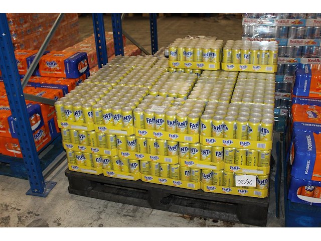 Fanta lemon zero. 41 trays a 24 blikken 0,33l. totaal 984 blikken. tht 2-26. bod is inclusief 147,60 euro s... - afbeelding 1 van  2