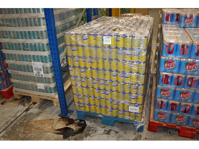 Fanta limoen. 72 trays a 24 blikken 0,33l. totaal 1728 blikken. tht 7-25. - afbeelding 1 van  3