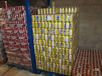 Fanta rubious. 95 trays a 24 blikken 0,33l. totaal 2280 blikken. tht 5-26. bod is inclusief 342 euro statie... - afbeelding 1 van  3