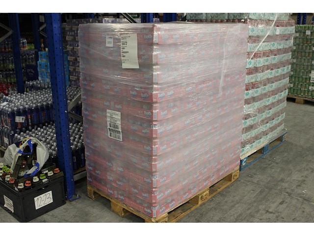 Fanta strawberry kiwi. 99 trays a 24 blikken 0,33l. totaal 2376 blikken. tht 7-26. - afbeelding 1 van  3