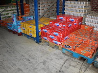 Fanta usa w.o. peach, strawberry, pineapple, berry en five nights op 5 pallets. totaal ruim 200 trays a 12 ...