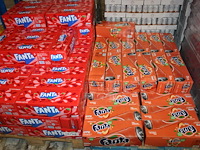 Fanta usa w.o. peach, strawberry, pineapple, berry en five nights op 5 pallets. totaal ruim 200 trays a 12 ... - afbeelding 2 van  5