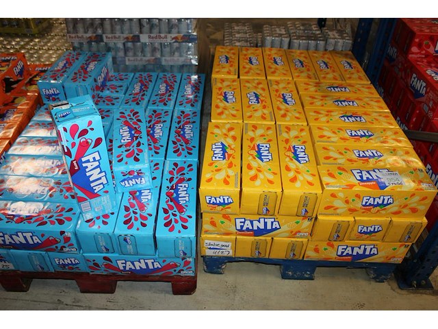 Fanta usa w.o. peach, strawberry, pineapple, berry en five nights op 5 pallets. totaal ruim 200 trays a 12 ... - afbeelding 3 van  5