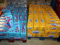 Fanta usa w.o. peach, strawberry, pineapple, berry en five nights op 5 pallets. totaal ruim 200 trays a 12 ... - afbeelding 3 van  5