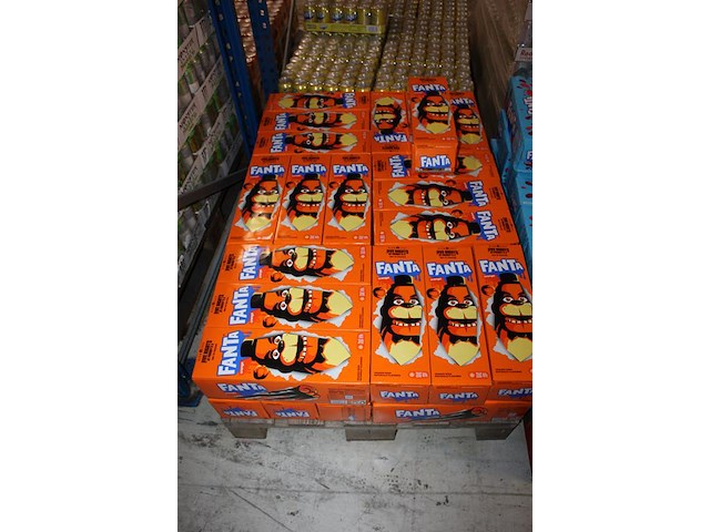 Fanta usa w.o. peach, strawberry, pineapple, berry en five nights op 5 pallets. totaal ruim 200 trays a 12 ... - afbeelding 4 van  5