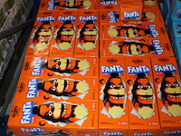 Fanta usa w.o. peach, strawberry, pineapple, berry en five nights op 5 pallets. totaal ruim 200 trays a 12 ... - afbeelding 4 van  5