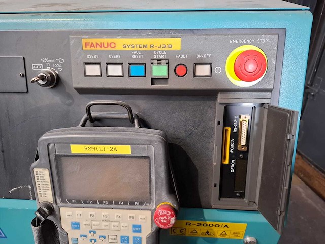 Fanuc - 2002 - r-2000ia/165f, rj3ib - uitnamerobot - afbeelding 2 van  10