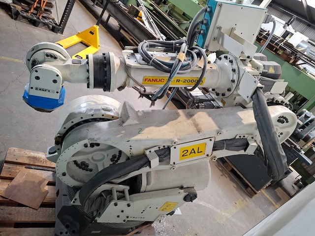 Fanuc - 2002 - r-2000ia/165f, rj3ib - uitnamerobot - afbeelding 7 van  10