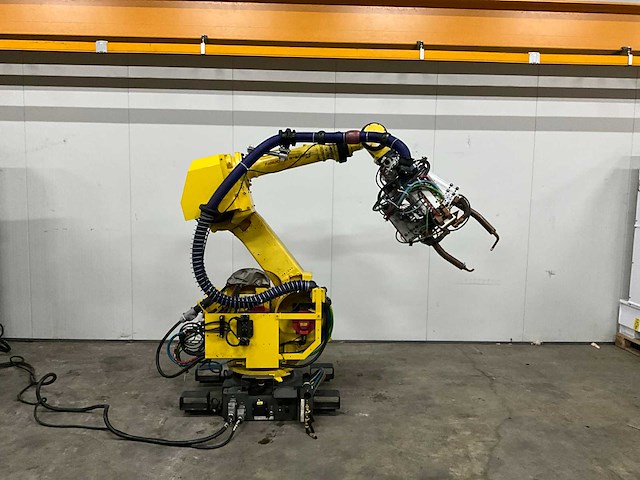 Fanuc r-2000ia 165f lasrobot & r-j3ib besturingskast. - afbeelding 1 van  6