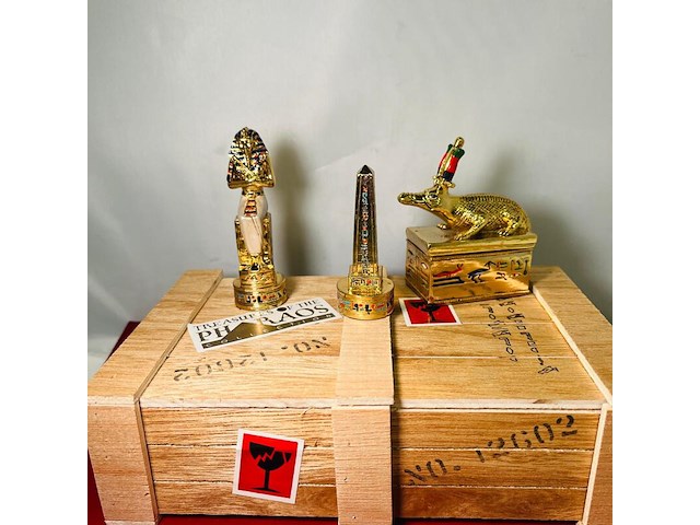 Farao, obelisk en sobek egyptische kunstgouden beelden - afbeelding 1 van  17