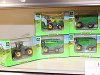 Farm trucks in diverse maten en uitvoeringen, 11 stuks. - afbeelding 3 van  3