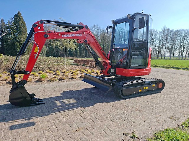Farmland - 2026 - cm25 yanmar - minigraafmachine - afbeelding 1 van  39
