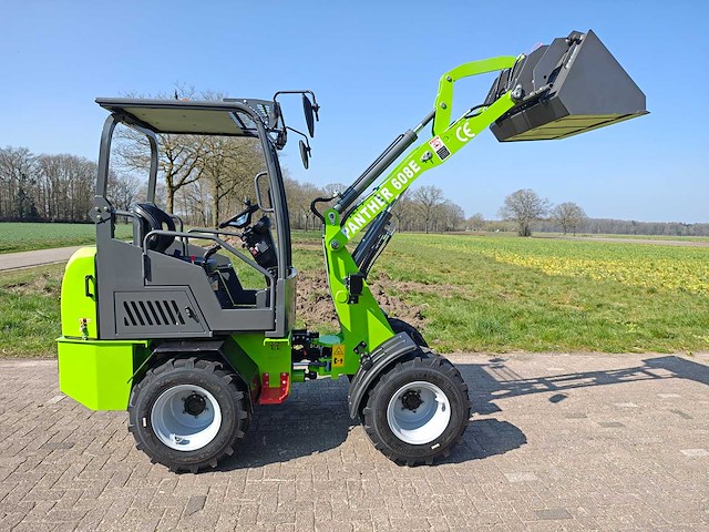 Farmland - 2026 - panther 608e - shovel - afbeelding 16 van  44