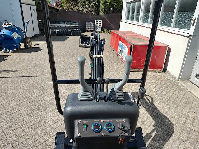 Farmland - 2026 - xt10k - minigraafmachine - afbeelding 2 van  26