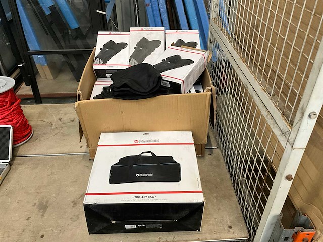 Fastfold partij golfartikelen - afbeelding 1 van  5