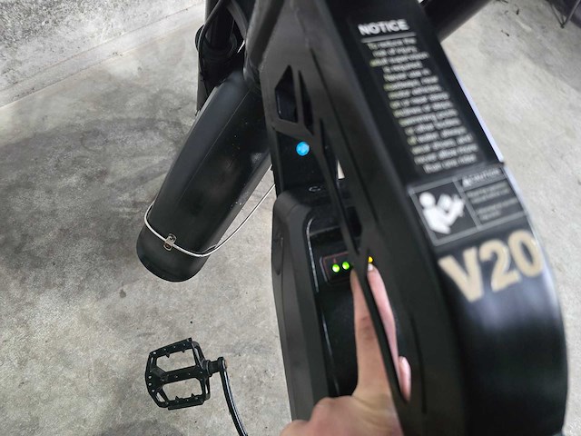 Fatbike - v20 - met oplader - elektrische fiets 1462 - afbeelding 2 van  11