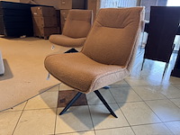 Fauteuil, cognac stof, zwart metalen poot - afbeelding 1 van  3