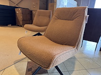 Fauteuil, cognac stof, zwart metalen poot - afbeelding 2 van  3