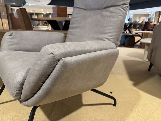 Fauteuil, grijs microvezelstof, zwarte poten - afbeelding 3 van  5