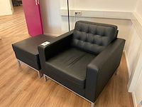 Fauteuil, hocker 68 x 68 cm en lamp - afbeelding 2 van  6