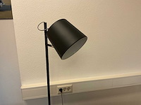 Fauteuil, hocker 68 x 68 cm en lamp - afbeelding 5 van  6