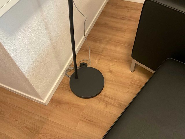 Fauteuil, hocker 68 x 68 cm en lamp - afbeelding 6 van  6