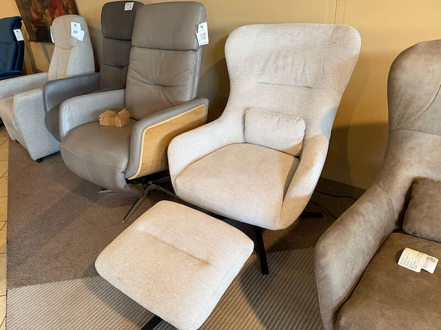 Fauteuil + hocker lichtgrijs - afbeelding 1 van  6