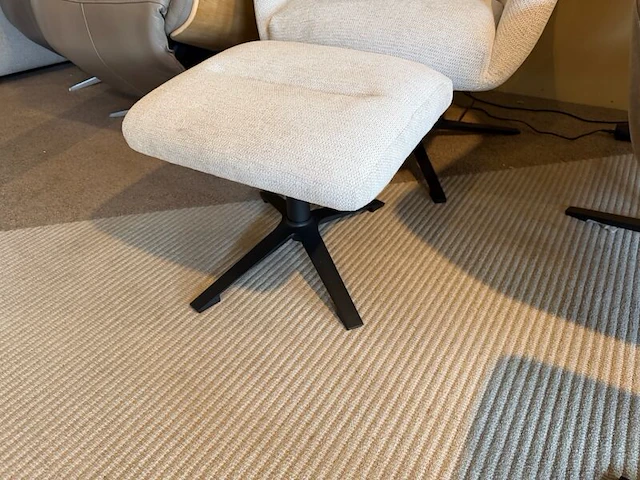 Fauteuil + hocker lichtgrijs - afbeelding 2 van  6