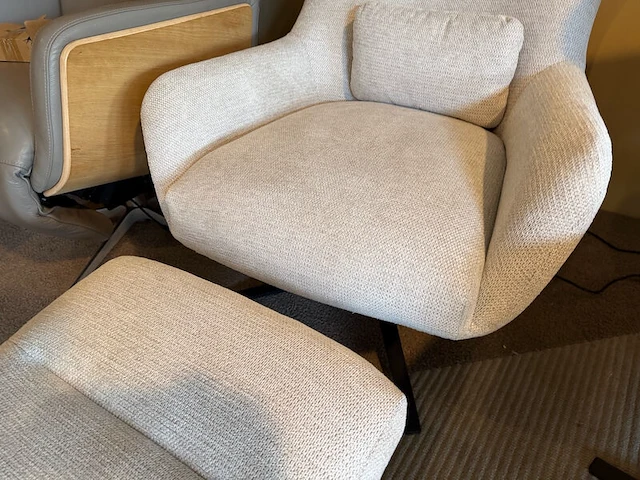 Fauteuil + hocker lichtgrijs - afbeelding 3 van  6