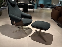 Fauteuil met footstool leolux, cream, dark green, draaibaar en verstelbaar - afbeelding 1 van  9